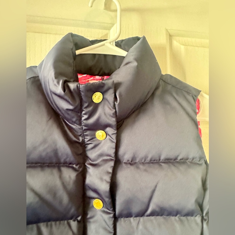 LILLY PULITZER Navy Fitted Slimming “Isabelle” Puffer Vest floral inner lining - Picture 9 of 16